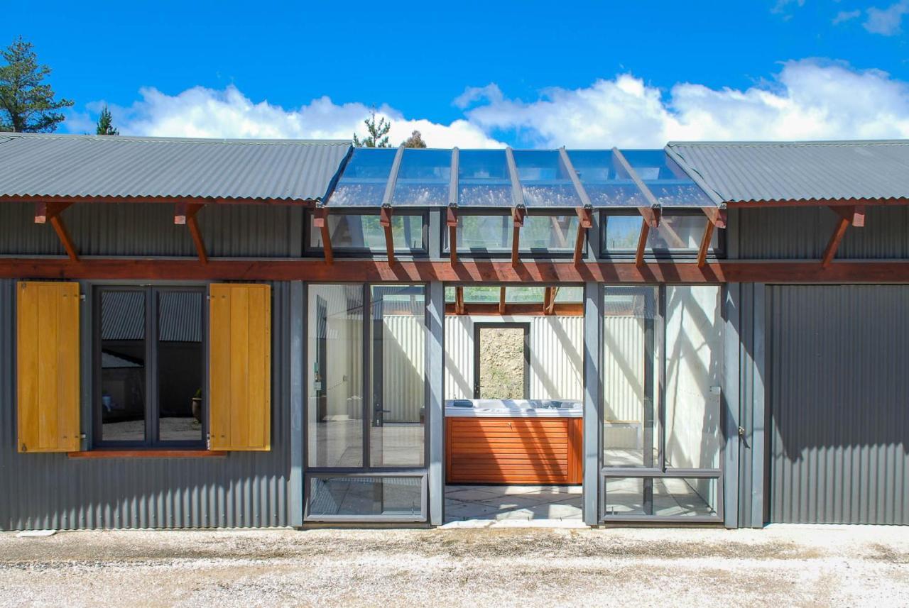 Windhover Suites Tasman Екстериор снимка