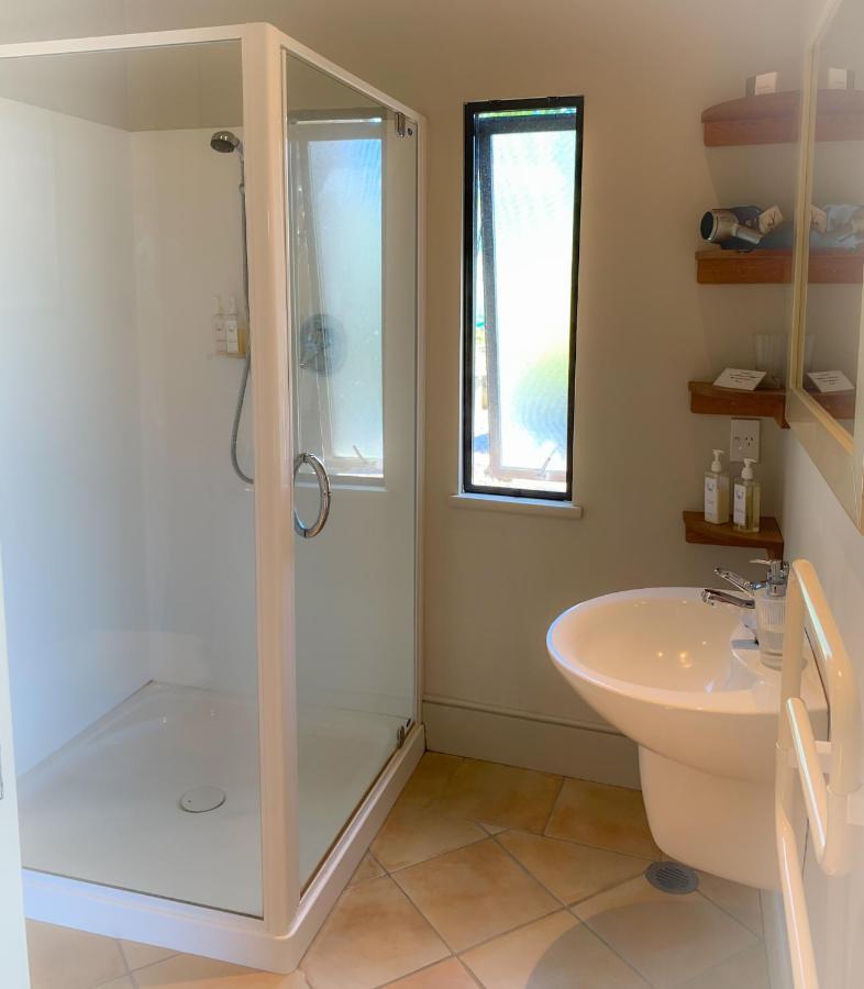 Windhover Suites Tasman Екстериор снимка